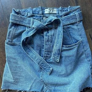 🩵Free People 🩵Belted Denim Mini Skirt 🩵